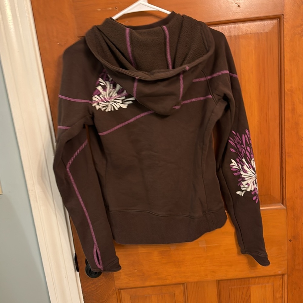 Mountain Hardware hoodie - Picture 3 of 3